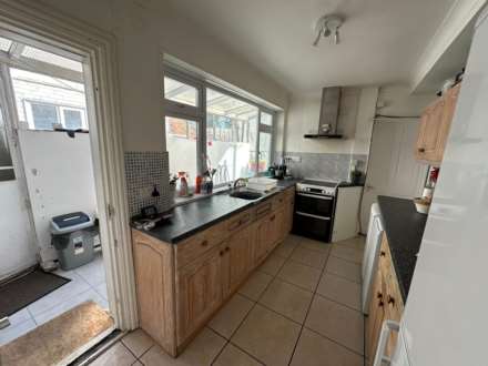 ROOM 3: 18 Rupert Road, GU2 7NE, Image 8