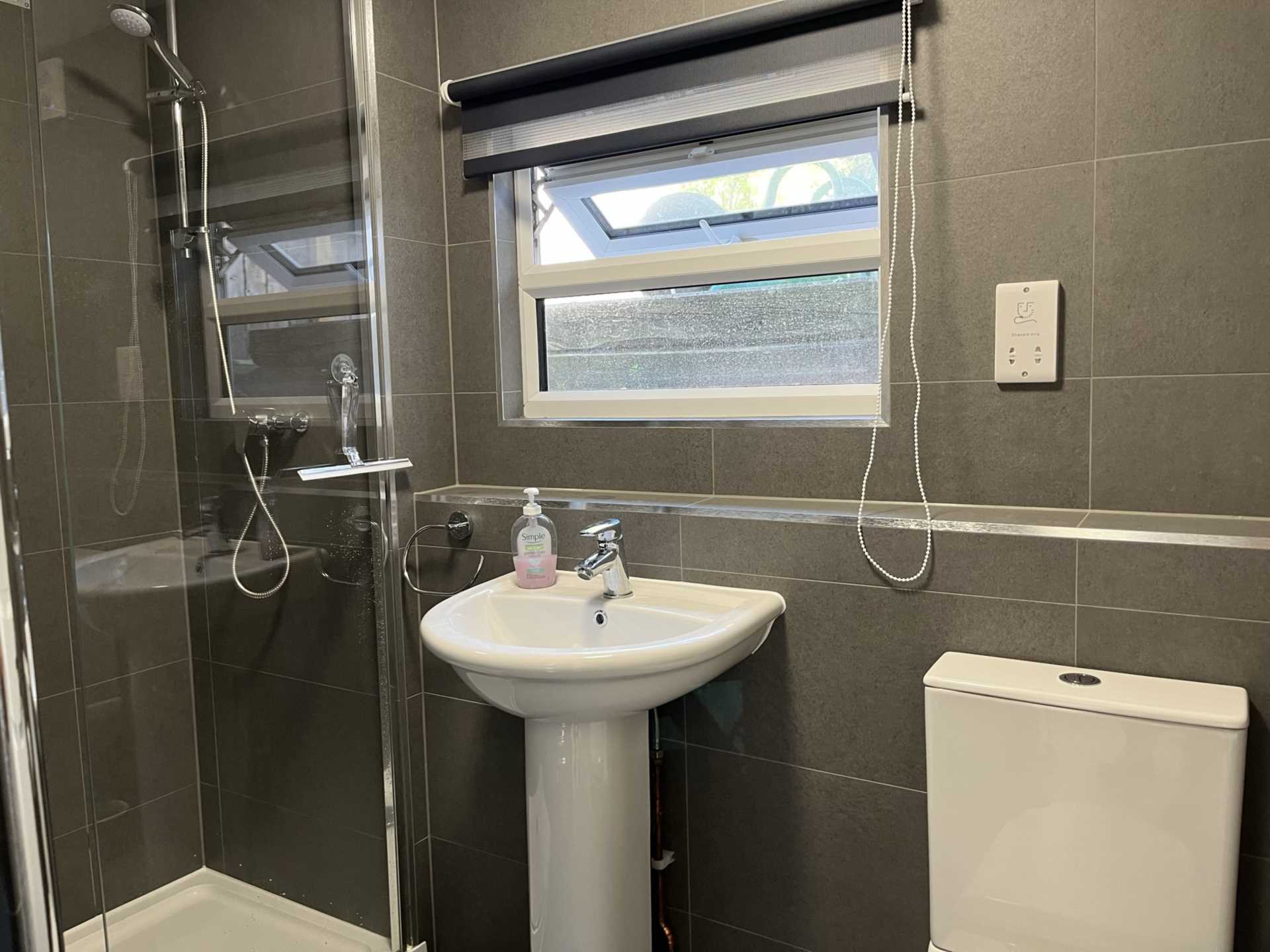 Room 4, 18 RUPERT ROAD, GUILDFORD GU2 7NE, Image 14