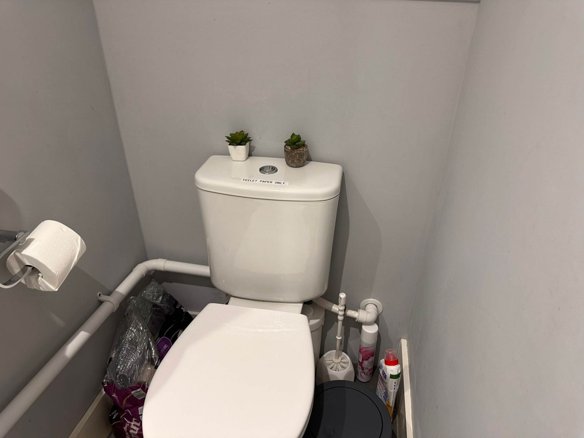 Room 4, 18 RUPERT ROAD, GUILDFORD GU2 7NE, Image 21