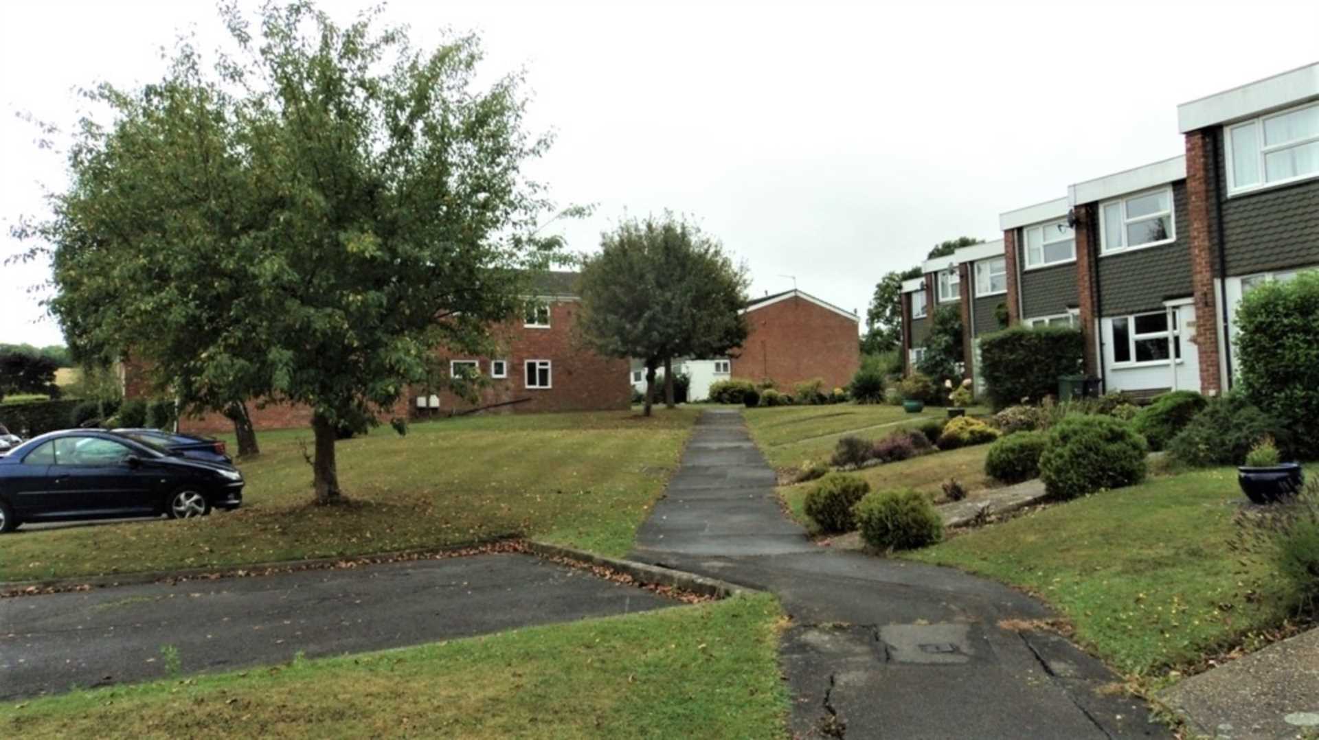 WINDSOR CLOSE, MASSIVE DOUBLE ROOM FOR SINGLE OCCUPANT AVAILABLE NOW., Image 18