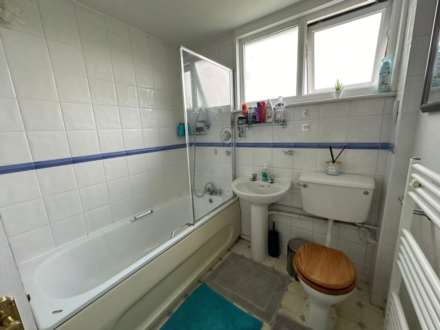 WINDSOR CLOSE, MASSIVE DOUBLE ROOM FOR SINGLE OCCUPANT AVAILABLE NOW., Image 15