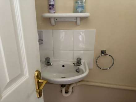 WINDSOR CLOSE, MASSIVE DOUBLE ROOM FOR SINGLE OCCUPANT AVAILABLE NOW., Image 17