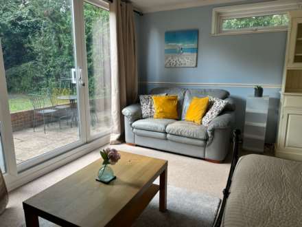 WINDSOR CLOSE, MASSIVE DOUBLE ROOM FOR SINGLE OCCUPANT AVAILABLE NOW., Image 6