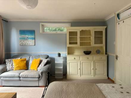 WINDSOR CLOSE, MASSIVE DOUBLE ROOM FOR SINGLE OCCUPANT AVAILABLE NOW., Image 7
