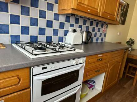 WINDSOR CLOSE, MASSIVE DOUBLE ROOM FOR SINGLE OCCUPANT AVAILABLE NOW., Image 9