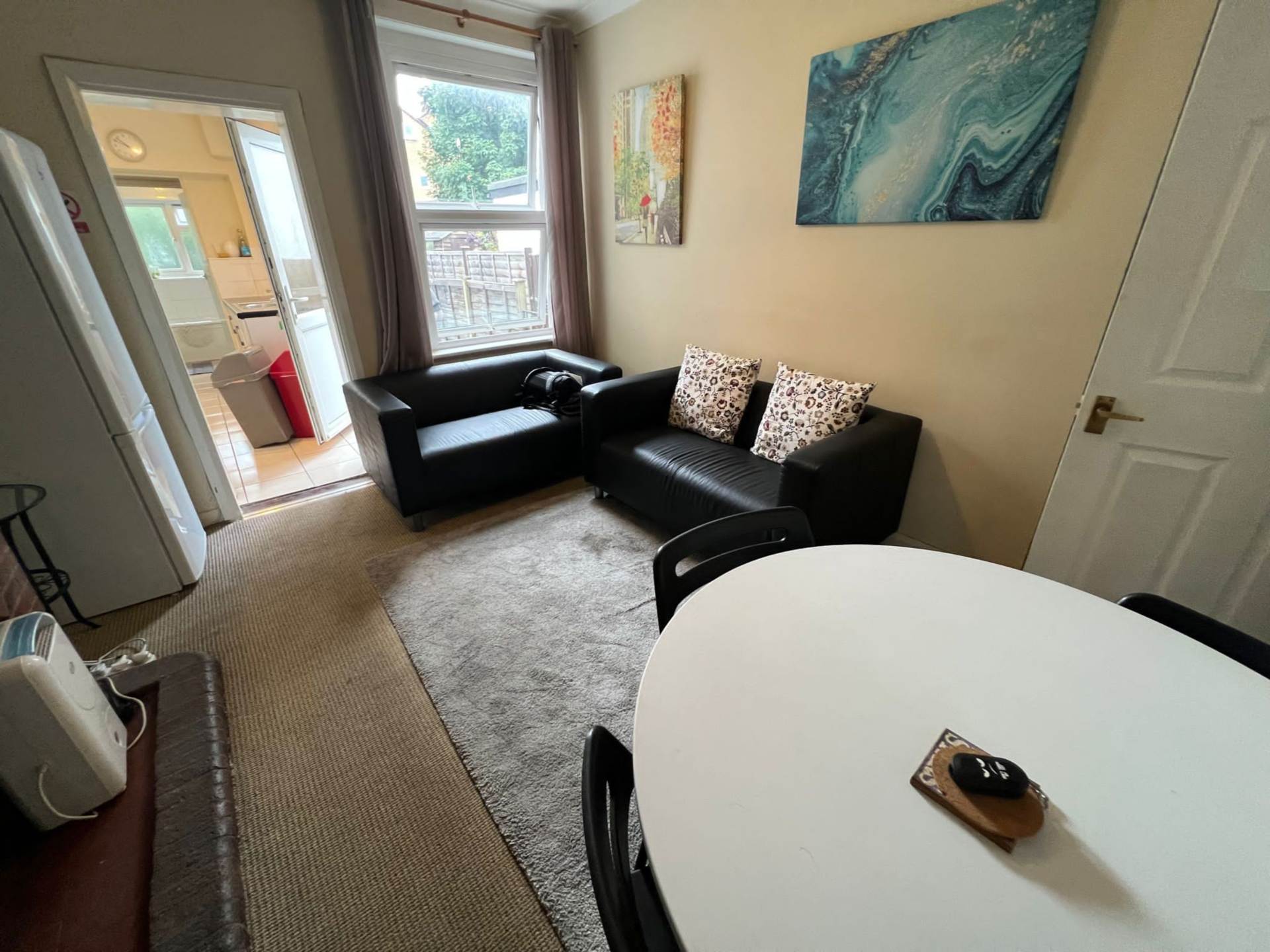 COUPLES WANTED! Room 1: 46 George Road, Guildford, GU1 4NR, Image 8