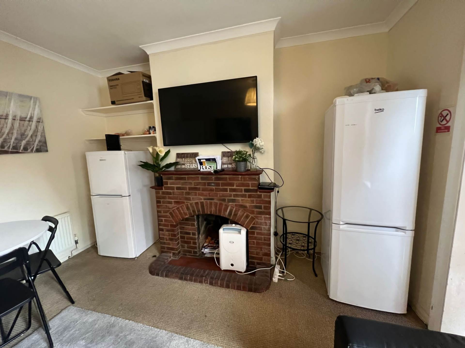 COUPLES WANTED! Room 1: 46 George Road, Guildford, GU1 4NR, Image 9