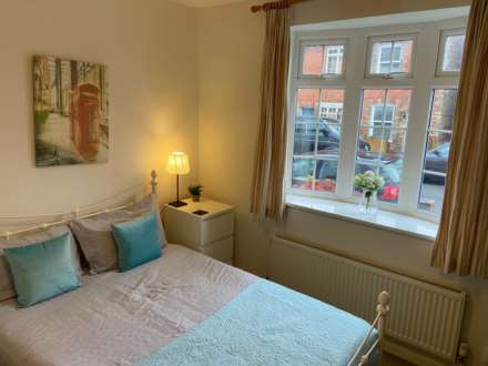 COUPLES WANTED! Room 1: 46 George Road, Guildford, GU1 4NR, Image 1
