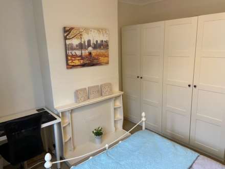 COUPLES WANTED! Room 1: 46 George Road, Guildford, GU1 4NR, Image 5