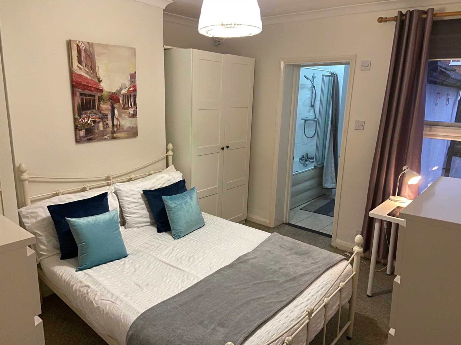 Room 2: 46 George Road, Guildford, GU1 4NR - EN SUITE, Image 1