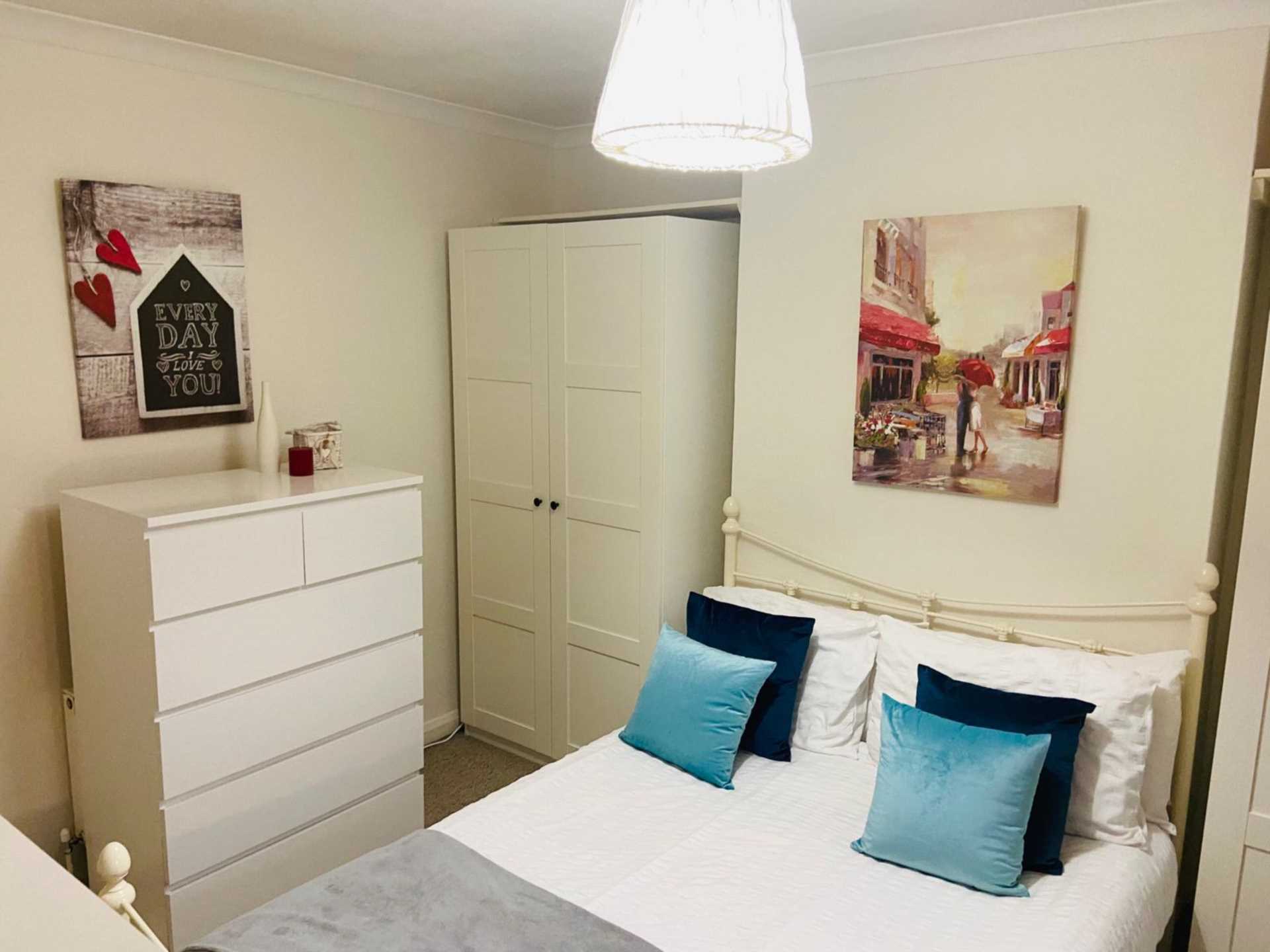 Room 2: 46 George Road, Guildford, GU1 4NR - EN SUITE, Image 4