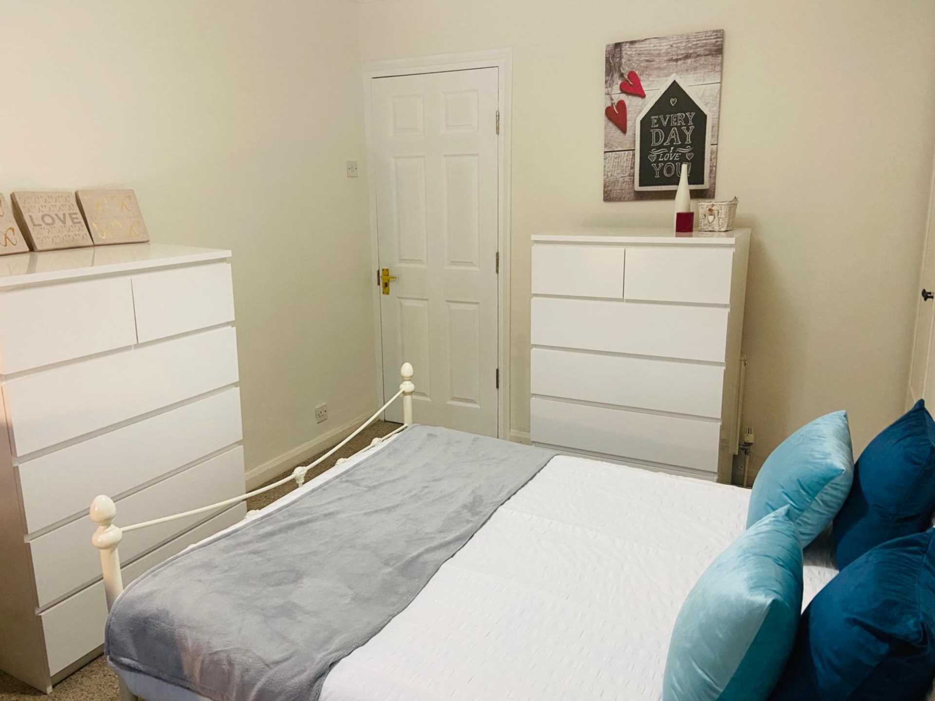 Room 2: 46 George Road, Guildford, GU1 4NR - EN SUITE, Image 5