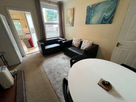 Room 2: 46 George Road, Guildford, GU1 4NR - EN SUITE, Image 11