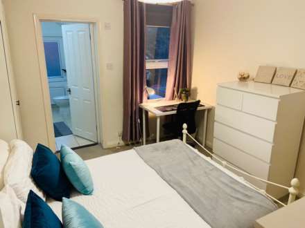 Room 2: 46 George Road, Guildford, GU1 4NR - EN SUITE, Image 2