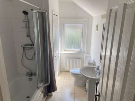 Room 2: 46 George Road, Guildford, GU1 4NR - EN SUITE, Image 6