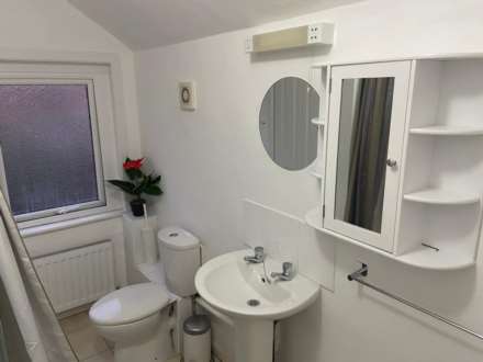 Room 2: 46 George Road, Guildford, GU1 4NR - EN SUITE, Image 8