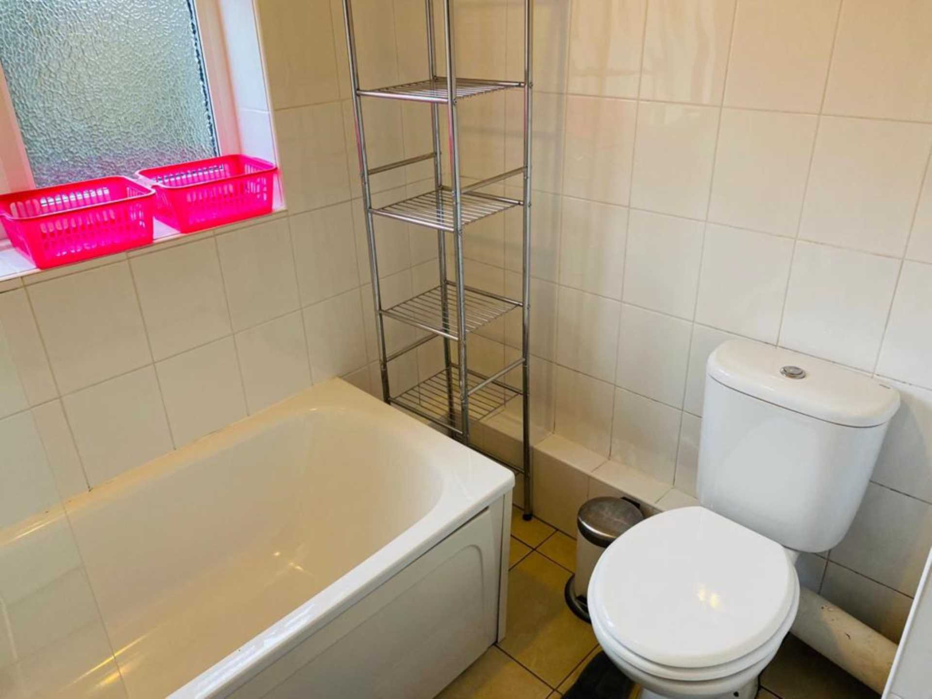 Room 3: 46 George Road, Guildford, GU1 4NR- NO ADMIN FEES!, Image 13