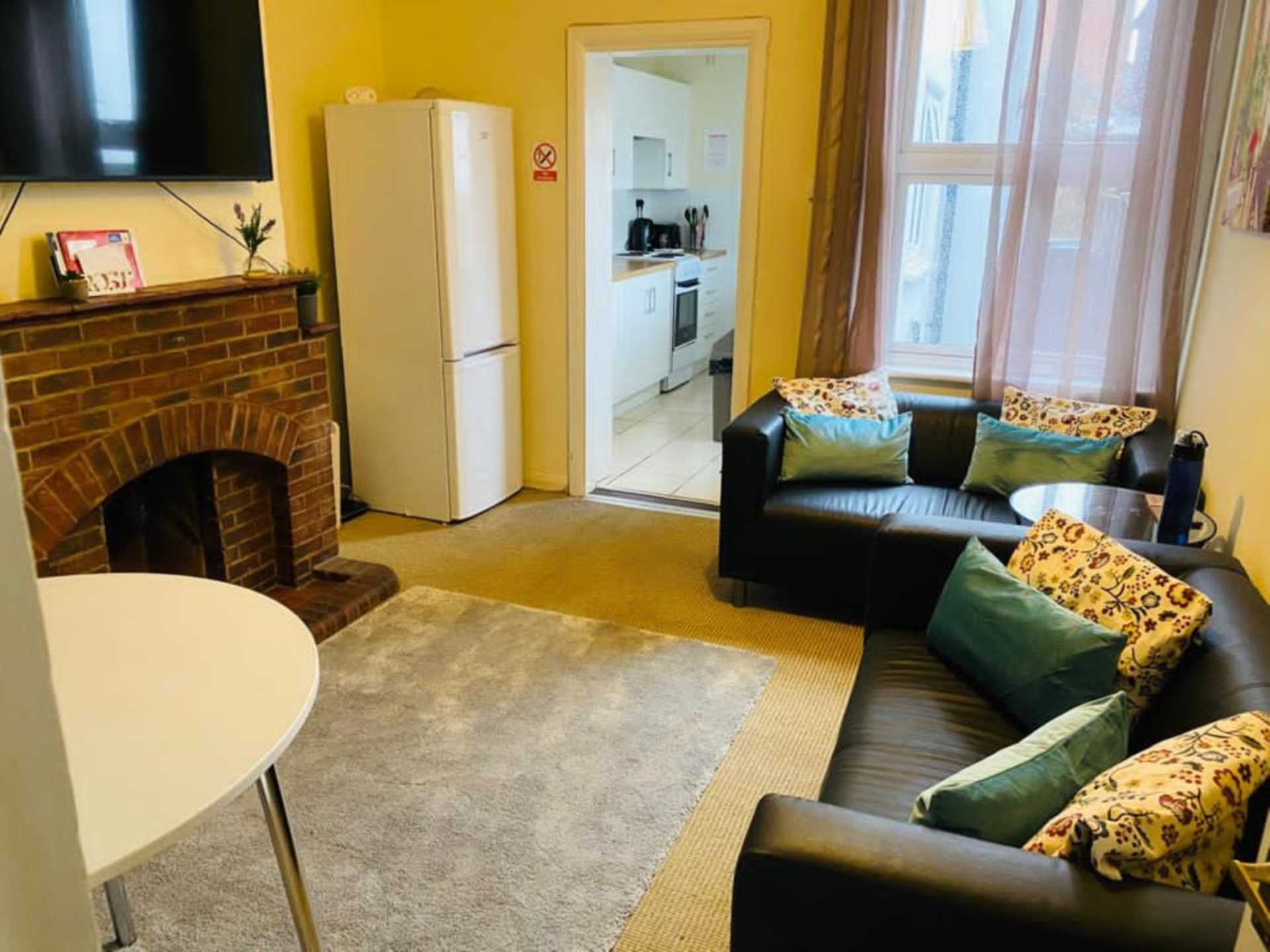 Room 3: 46 George Road, Guildford, GU1 4NR- NO ADMIN FEES!, Image 5