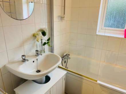 Room 3: 46 George Road, Guildford, GU1 4NR- NO ADMIN FEES!, Image 14