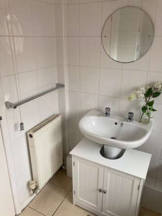 Room 3: 46 George Road, Guildford, GU1 4NR- NO ADMIN FEES!, Image 15