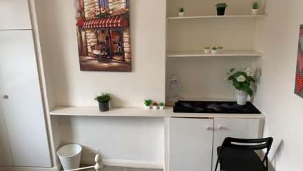 Room 3: 46 George Road, Guildford, GU1 4NR- NO ADMIN FEES!, Image 3