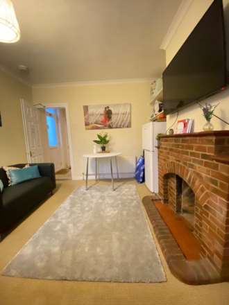 Room 3: 46 George Road, Guildford, GU1 4NR- NO ADMIN FEES!, Image 6