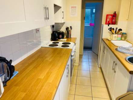 Room 3: 46 George Road, Guildford, GU1 4NR- NO ADMIN FEES!, Image 9