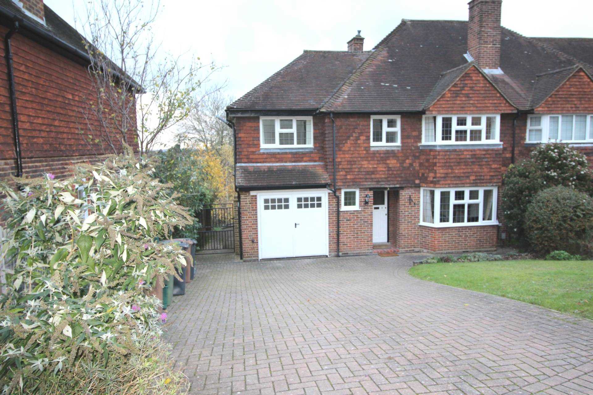 Room 1, Pewley Way, Guildford, GU1 3PX, Image 12