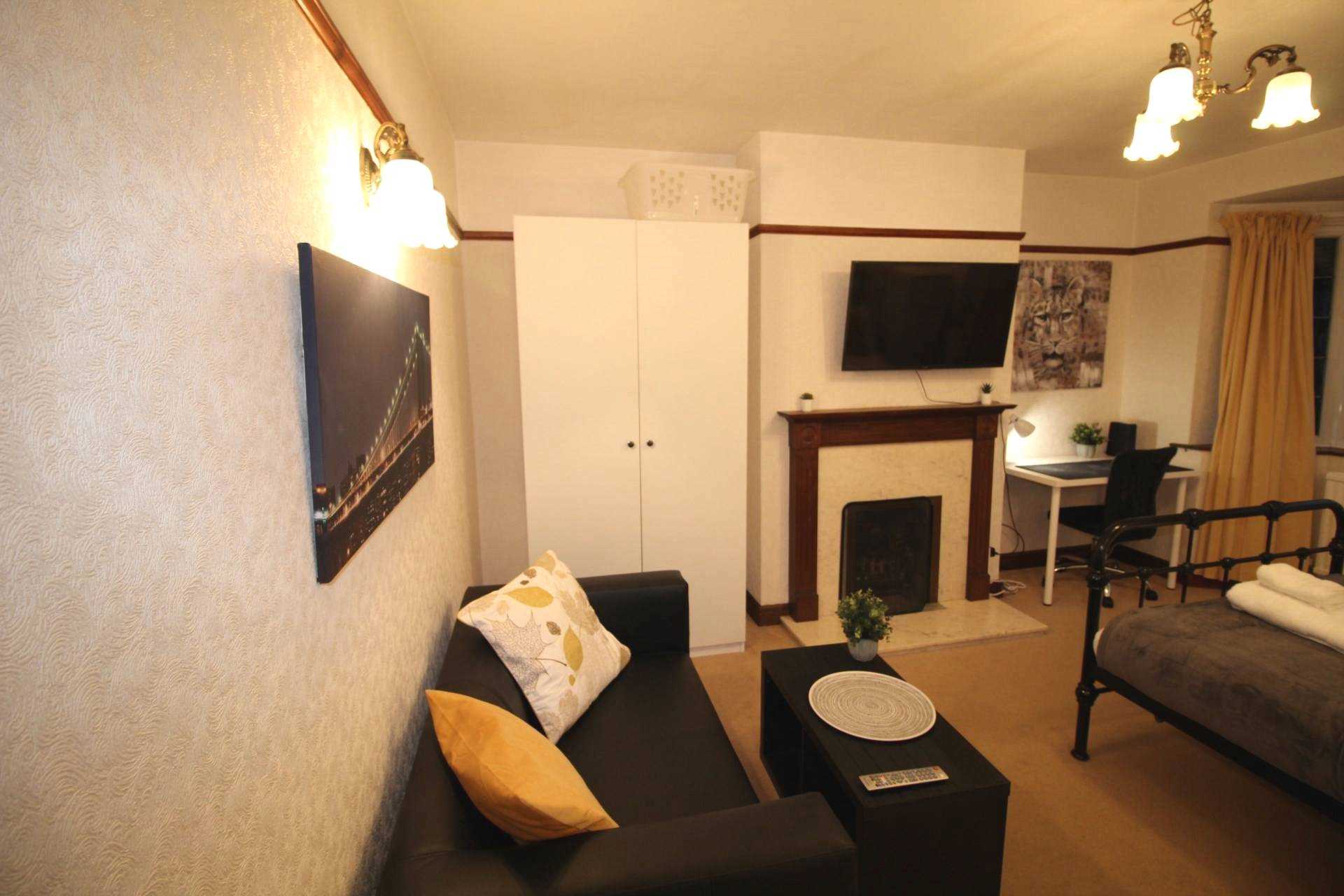 Room 1: 3 Pewley Way, Guildford, GU1 3PX, Image 2