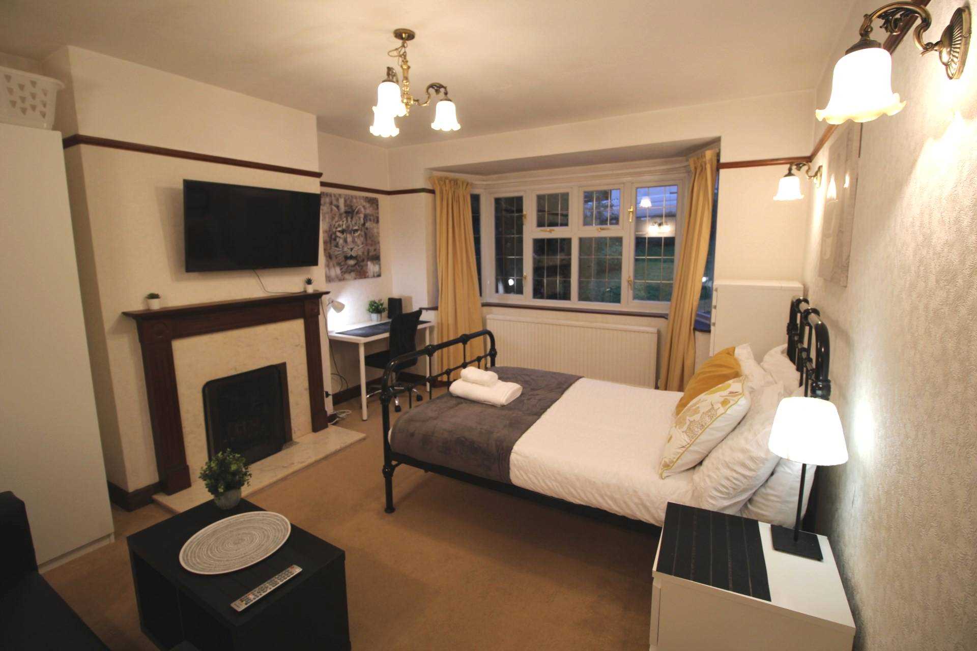 Room 1: 3 Pewley Way, Guildford, GU1 3PX, Image 3