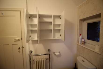 Room 1: 3 Pewley Way, Guildford, GU1 3PX, Image 11