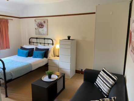 1 Bedroom Room (Double), Room 3: 3 Pewley Way, Guildford, GU1 3PX