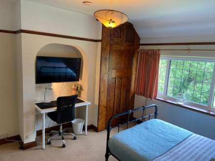 Room 3: 3 Pewley Way, Guildford, GU1 3PX, Image 26