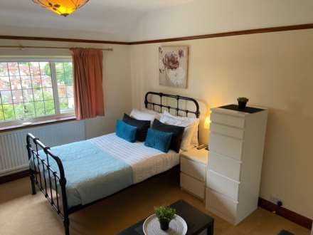 Room 3: 3 Pewley Way, Guildford, GU1 3PX, Image 27