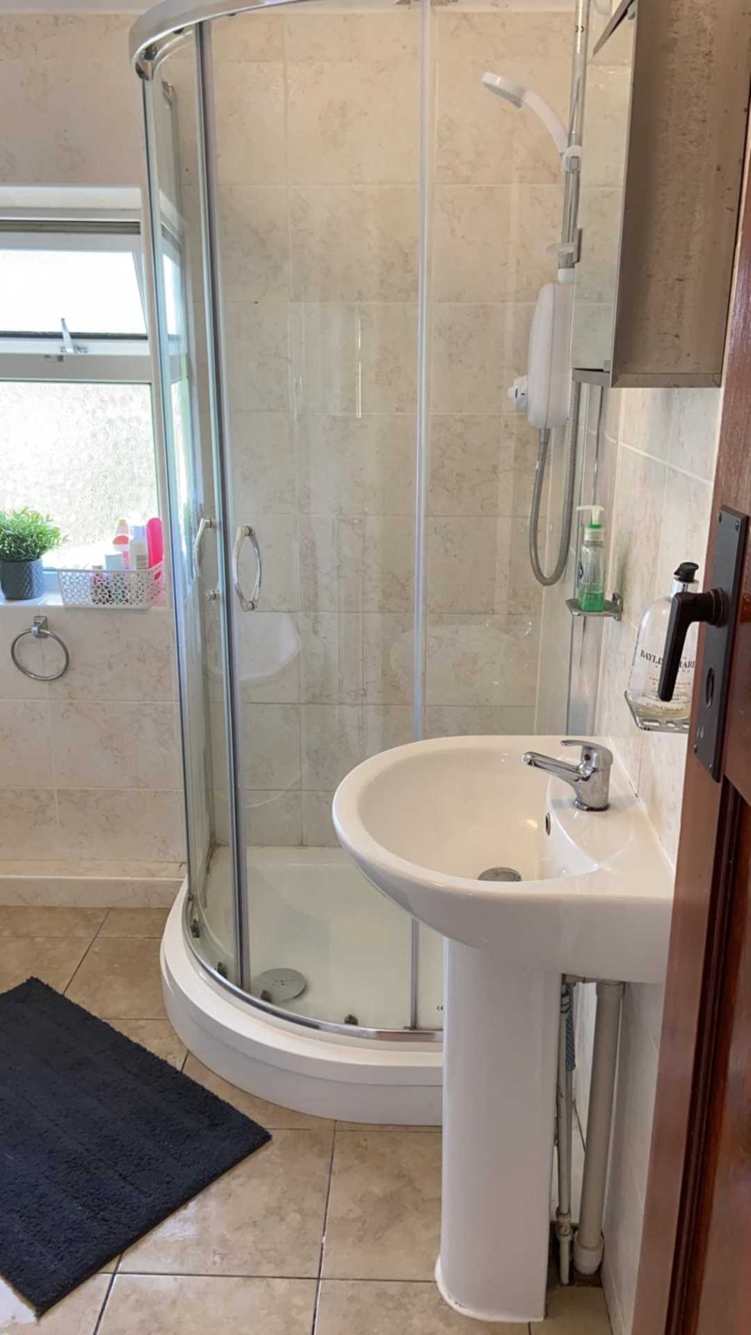 EN SUITE- Room 6, Pewley Way, Guildford, GU1 3PX, Image 19