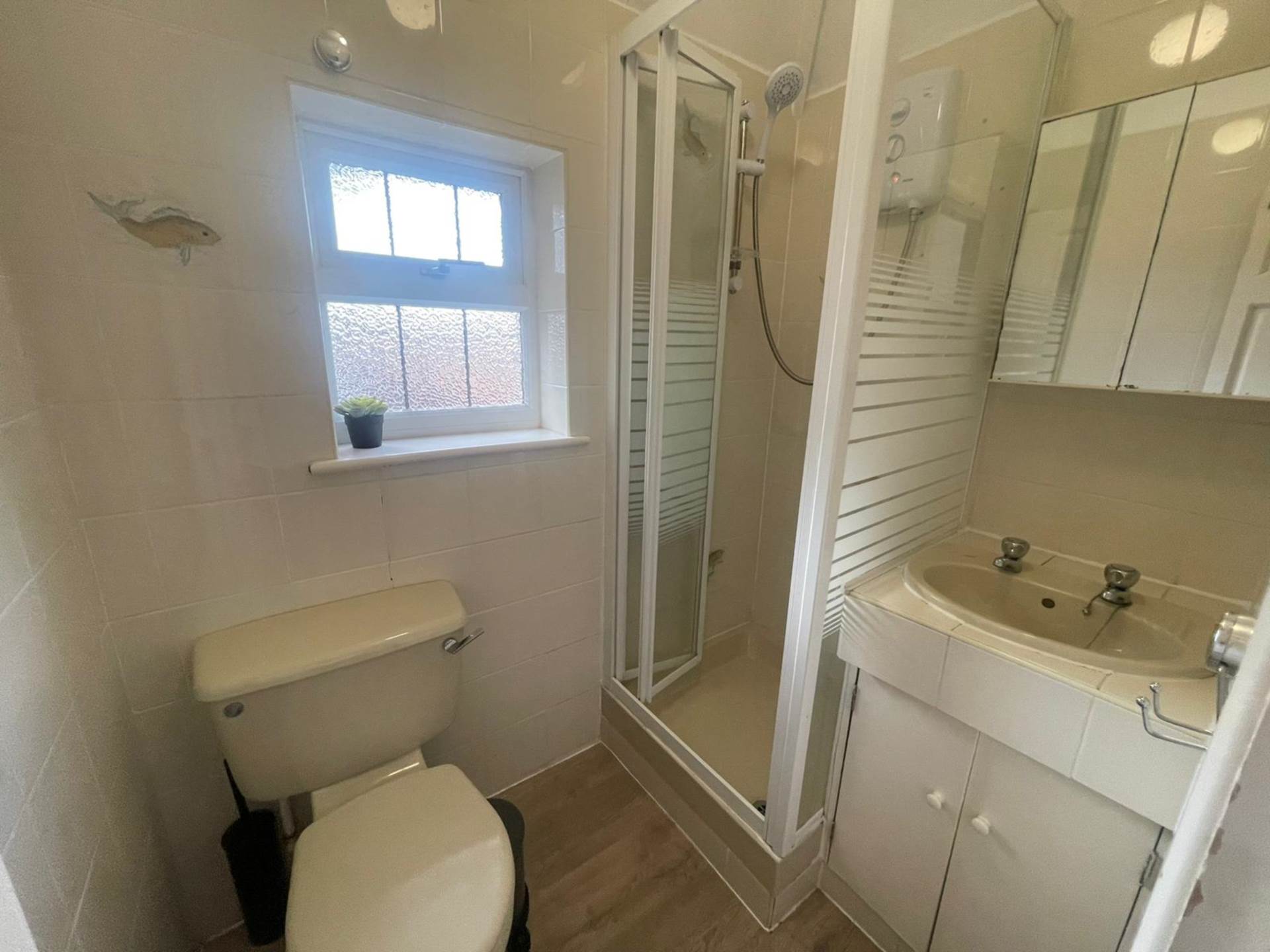 EN SUITE- Room 6, Pewley Way, Guildford, GU1 3PX, Image 6