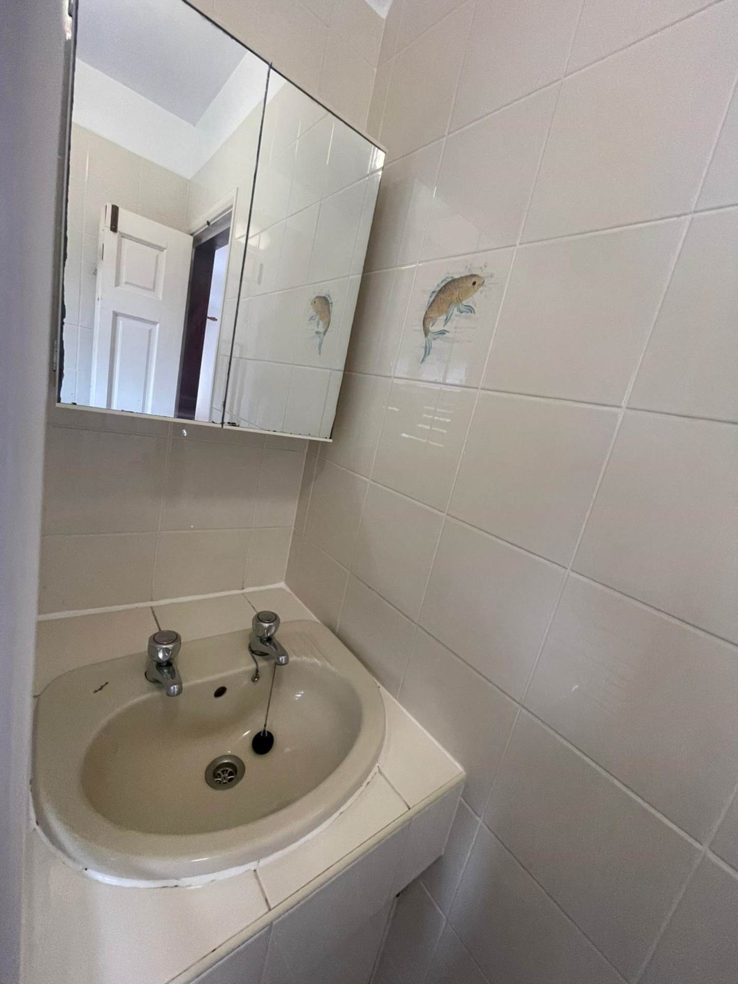 EN SUITE- Room 6, Pewley Way, Guildford, GU1 3PX, Image 7