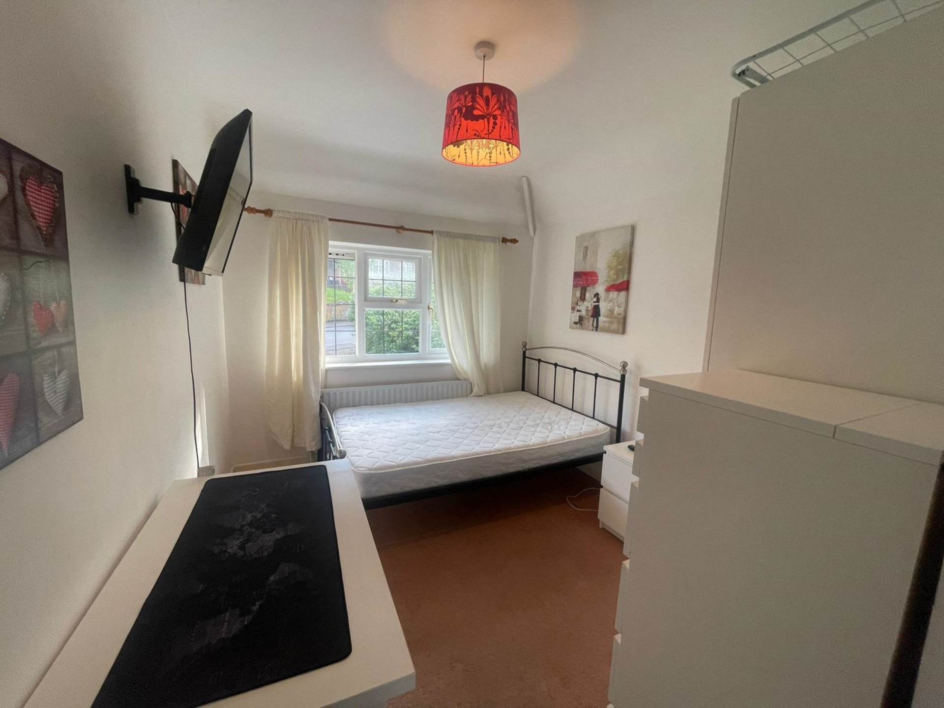 Room 6: 3 Pewley Way, Guildford, GU1 3PX - EN SUITE-, Image 8