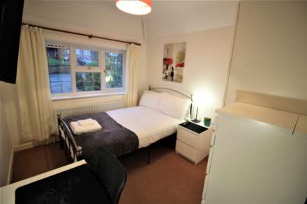 1 Bedroom Room (Double), Room 6: 3 Pewley Way, Guildford, GU1 3PX - EN SUITE-