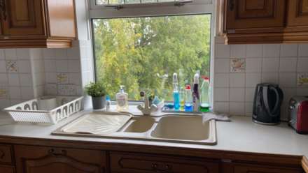 Room 6: 3 Pewley Way, Guildford, GU1 3PX - EN SUITE-, Image 11