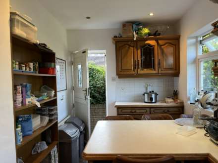 EN SUITE- Room 6, Pewley Way, Guildford, GU1 3PX, Image 12