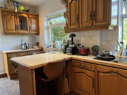 EN SUITE- Room 6, Pewley Way, Guildford, GU1 3PX, Image 13