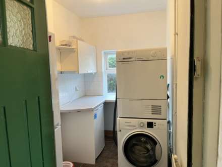 Room 6: 3 Pewley Way, Guildford, GU1 3PX - EN SUITE-, Image 16