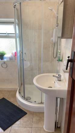 Room 6: 3 Pewley Way, Guildford, GU1 3PX - EN SUITE-, Image 19