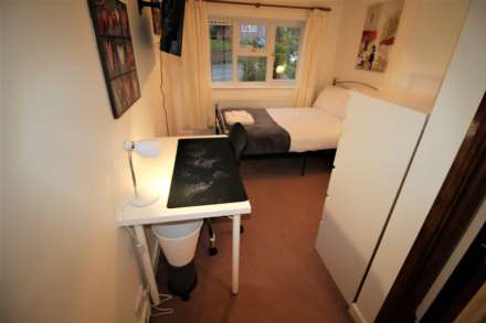 Room 6: 3 Pewley Way, Guildford, GU1 3PX - EN SUITE-, Image 3