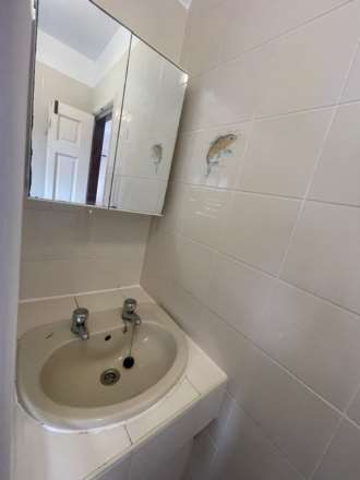 Room 6: 3 Pewley Way, Guildford, GU1 3PX - EN SUITE-, Image 7
