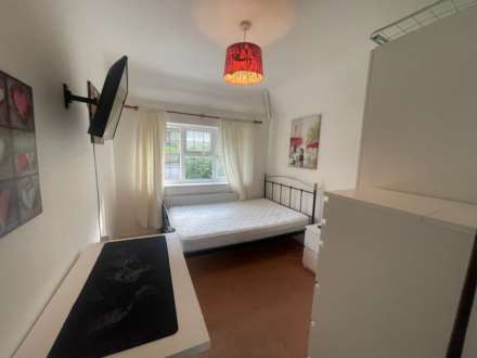 EN SUITE- Room 6, Pewley Way, Guildford, GU1 3PX, Image 8