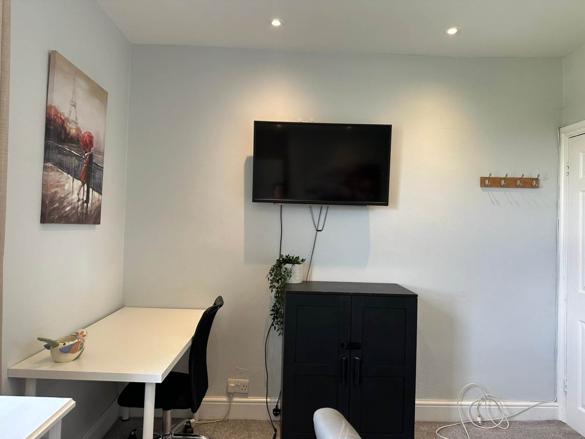 Room 2: Flat 4, 30 Stoke Road, Guildford, GU1 4HR, Image 14
