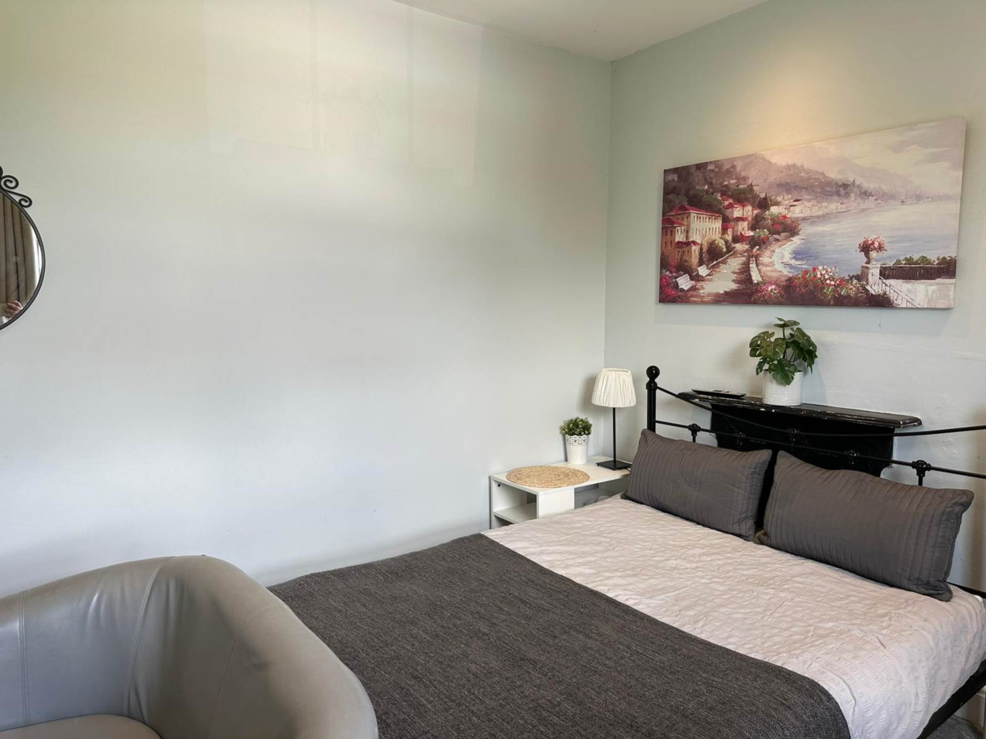 Room 2: Flat 4, 30 Stoke Road, Guildford, GU1 4HR, Image 16