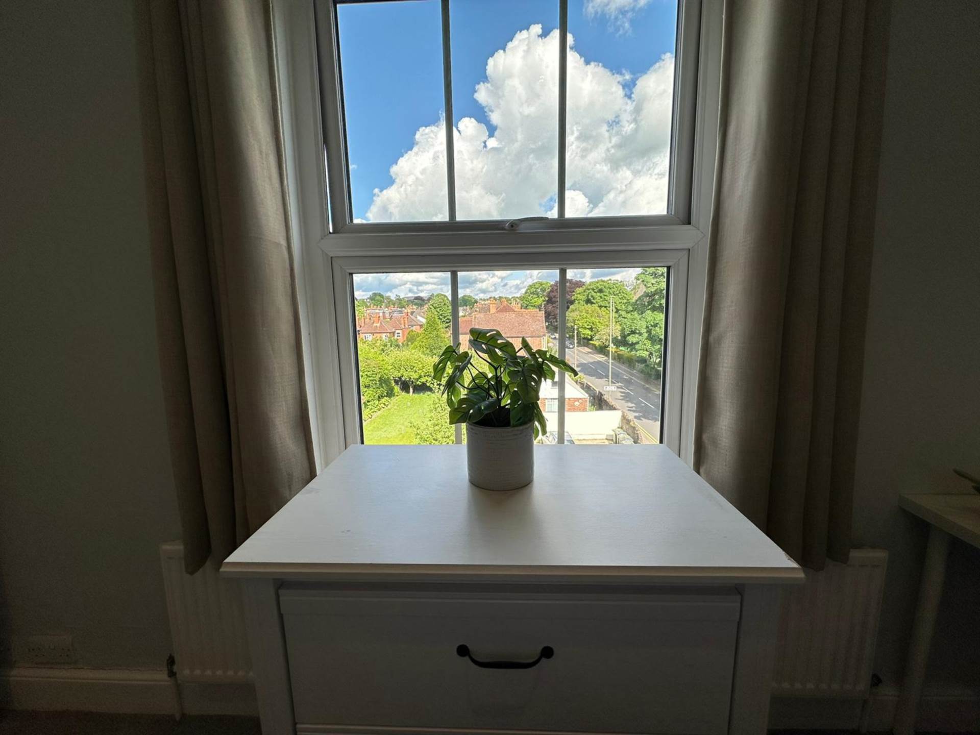 Room 2: Flat 4, 30 Stoke Road, Guildford, GU1 4HR, Image 8
